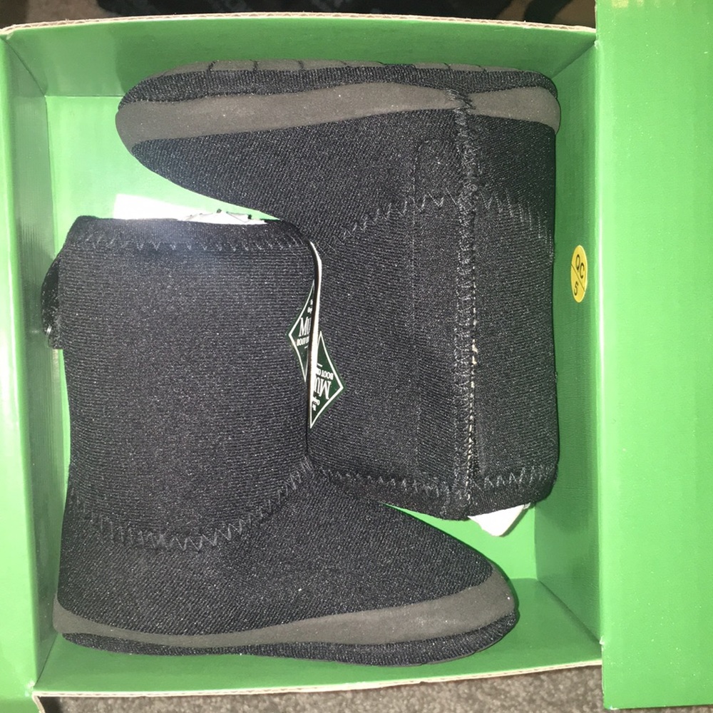 Brand new MUCK Boots - Baby, size 4 (9-12 months)